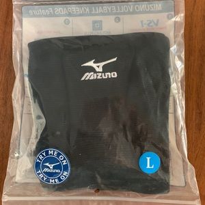 Women’s volleyball knee pads